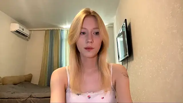 Snapshot of BossedFrog chatting on July 2026 12:18:02 PM BossedFrog online show from July 2026 12:18:02 PM
