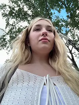 Snapshot of Polly_Pop chatting on June 2026 10:45:02 AM Polly Pop online show from June 2026 10:45:02 AM