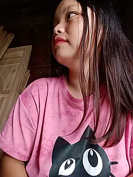 Snapshot of Linna-bae chatting on June 2026 12:35:02 AM Linna-bae online show from June 2026 12:35:02 AM