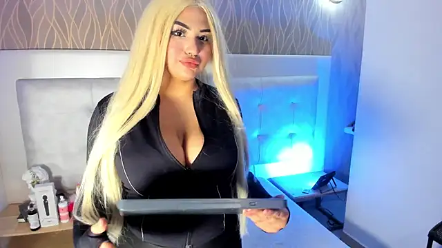 Snapshot of NaomiWhite_ chatting on June 2026 08:07:02 PM NaomiWhite online show from June 2026 08:07:02 PM