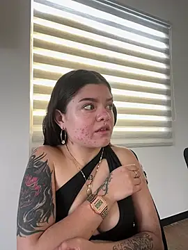 Snapshot of Camila_Duarte_2 chatting on July 2026 01:45:02 PM Camila Duarte 2 online show from July 2026 01:45:02 PM