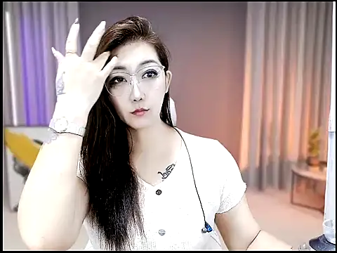 Snapshot of Mimi131499 chatting on June 2026 10:52:02 AM Mimi131499 online show from June 2026 10:52:02 AM
