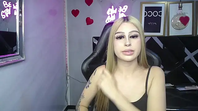 Snapshot of Scarlet_Queen_v chatting on June 2026 08:13:02 PM Scarlet Queen v online show from June 2026 08:13:02 PM