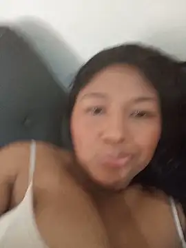 Snapshot of MoonMua chatting on June 2026 06:07:02 PM MoonMua online show from June 2026 06:07:02 PM