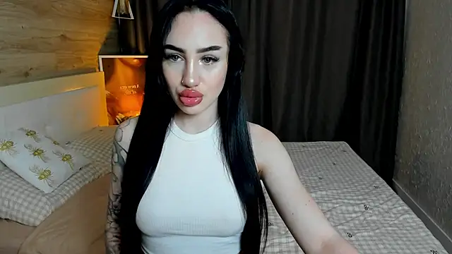 Snapshot of MayaGlamour chatting on June 2026 08:27:02 AM MayaGlamour online show from June 2026 08:27:02 AM