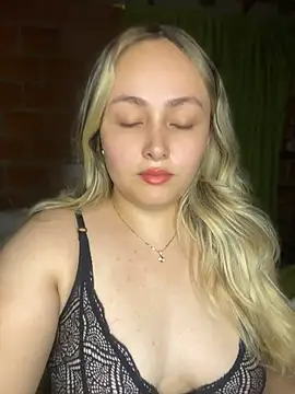 Snapshot of Rositafresitaa chatting on June 2026 01:54:02 AM Rositafresitaa online show from June 2026 01:54:02 AM