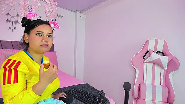 NahomyEvans online show from June 2026 12:40:02 PM