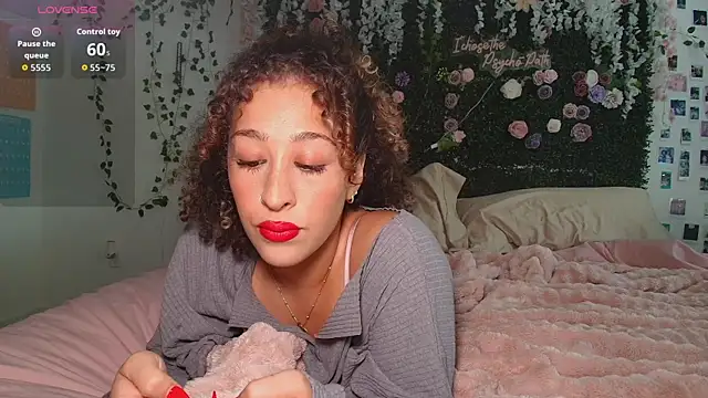LyraCovee online show from June 2026 12:24:01 AM