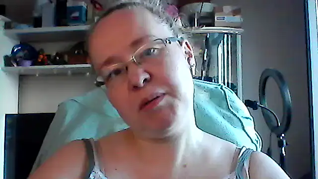 Snapshot of Viola27 chatting on June 2026 10:18:01 AM Viola27 online show from June 2026 10:18:01 AM