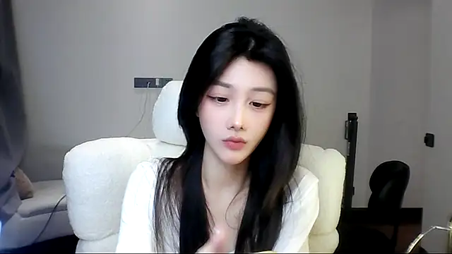 Snapshot of SylvieMaya chatting on June 2026 06:34:01 PM SylvieMaya online show from June 2026 06:34:01 PM