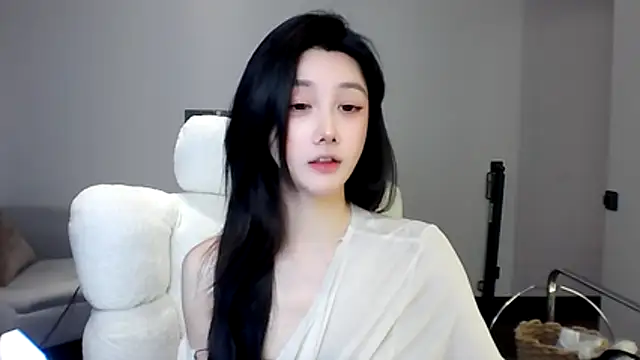 Snapshot of SylvieMaya chatting on August 2026 04:16:02 PM SylvieMaya online show from August 2026 04:16:02 PM