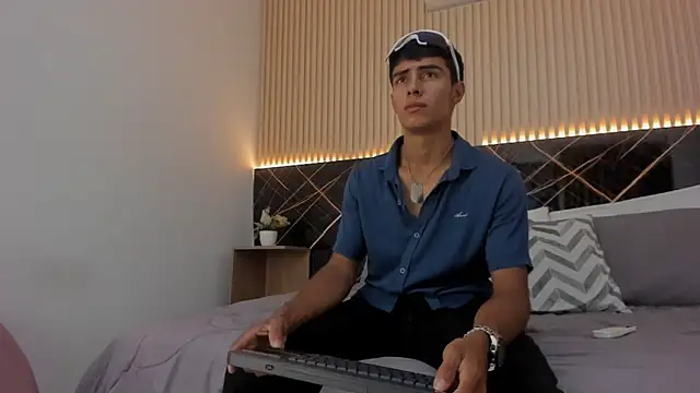 Bruno fox online show from June 2026 08:18:01 PM