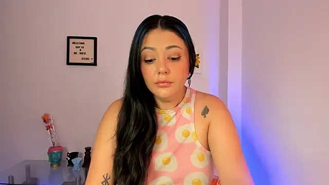 LauraToro  online show from January 2026 07:18:01 PM