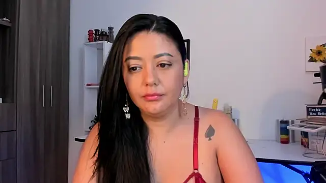 LauraToro  online show from June 2026 09:13:02 PM