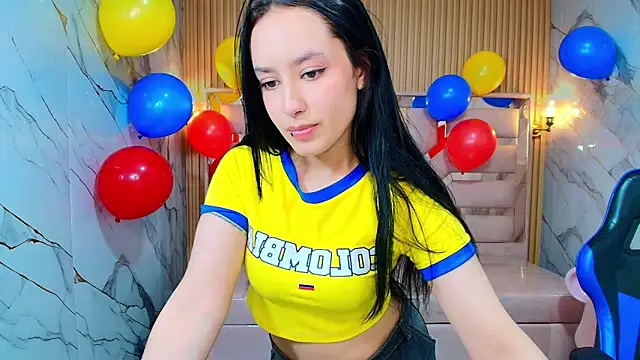Snapshot of Aleja_r_ chatting on June 2026 08:14:01 PM Aleja r online show from June 2026 08:14:01 PM