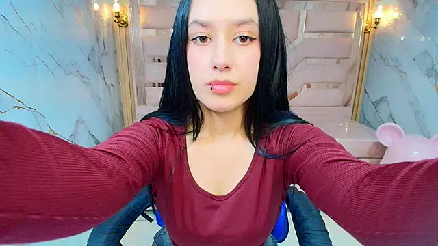 Snapshot of Aleja_r_ chatting on July 2026 07:42:01 PM Aleja r online show from July 2026 07:42:01 PM