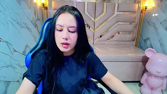 Snapshot of Aleja_r_ chatting on July 2026 08:04:02 PM Aleja r online show from July 2026 08:04:02 PM