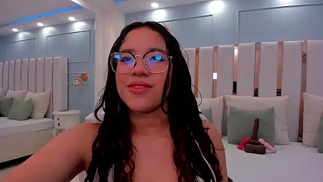 shayra alina online show from August 2026 10:56:01 PM