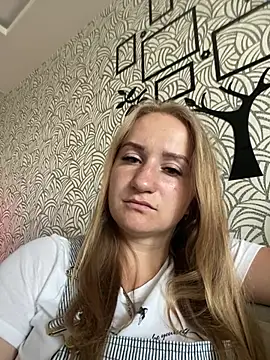 Snapshot of Emilia_kis chatting on June 2026 10:35:01 AM Emilia kis online show from June 2026 10:35:01 AM