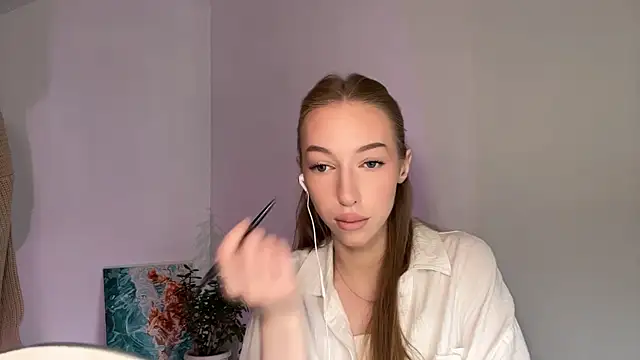TraceyHowey online show from June 2026 08:27:02 AM