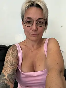 marinellaaX online show from June 2026 10:39:02 AM