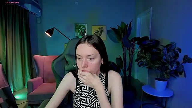 Snapshot of Eva_Leeee chatting on July 2026 05:25:02 AM Eva Leeee online show from July 2026 05:25:02 AM