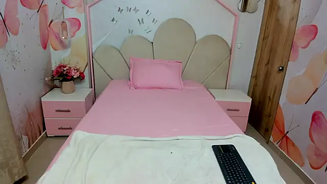 Millieskinny18 online show from June 2026 03:09:01 AM