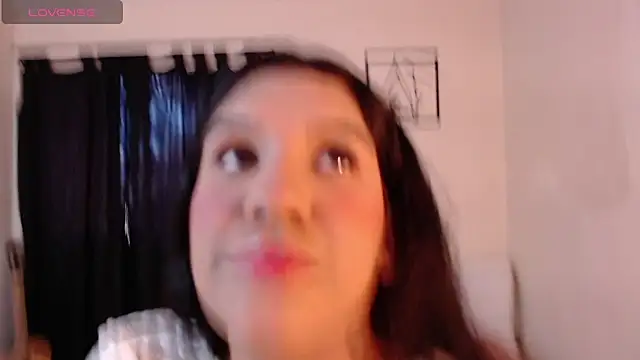 Snapshot of Veronica_M chatting on June 2026 06:11:02 PM Veronica M online show from June 2026 06:11:02 PM