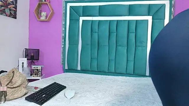 VALERY SCOTT  online show from July 2026 08:46:02 PM