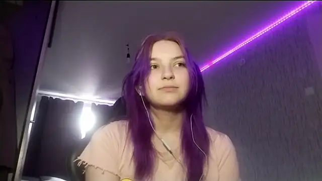 CaroylnOllhoff online show from June 2026 10:28:01 AM