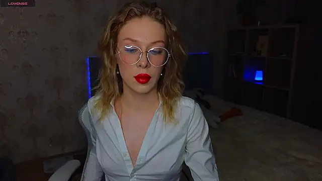 Snapshot of Lucia_wow chatting on June 2026 11:13:02 PM Lucia wow online show from June 2026 11:13:02 PM