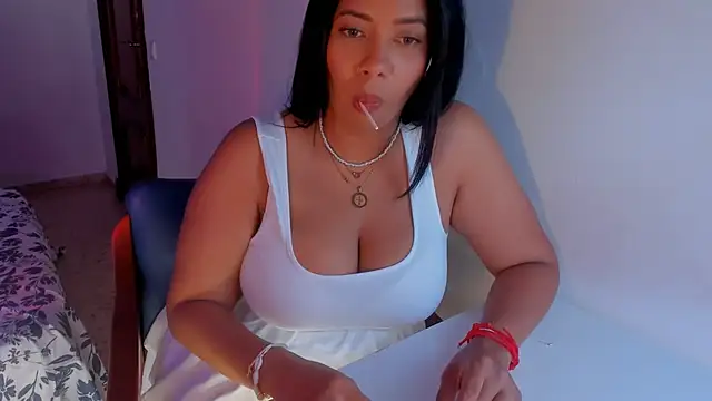 NicolePasqualott online show from July 2026 07:18:01 PM