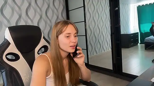 Miss Luna meow online show from June 2026 07:22:01 AM
