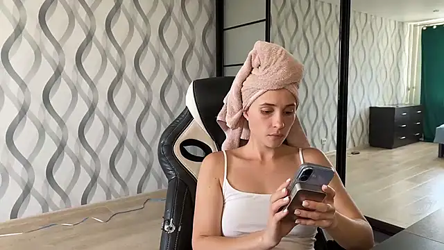 Miss Luna meow online show from July 2026 08:40:02 AM