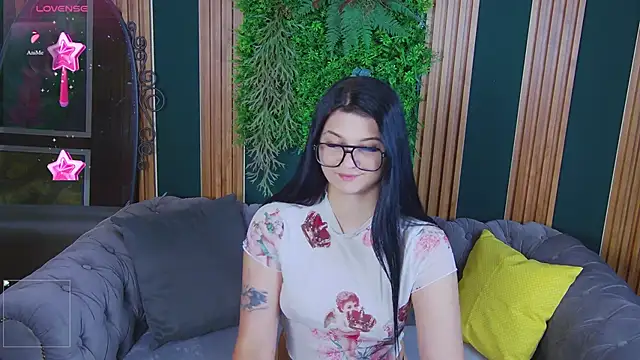 Snapshot of SolaZolaz chatting on June 2026 01:30:02 AM SolaZolaz online show from June 2026 01:30:02 AM