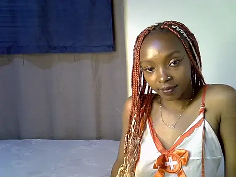 Petiteliz online show from June 2026 07:16:01 PM