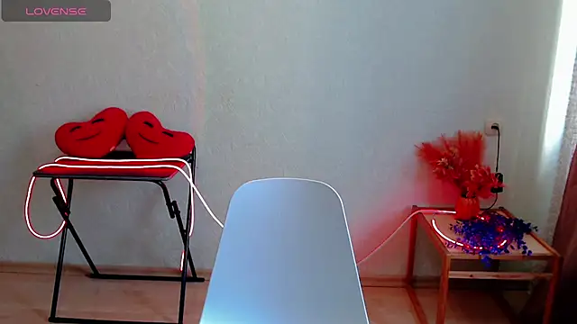 ElaraJons online show from July 2026 07:06:01 AM