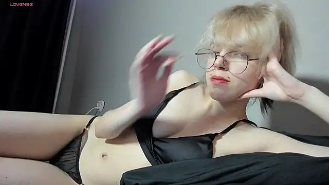  Rene Yolker  online show from July 2026 05:20:01 PM