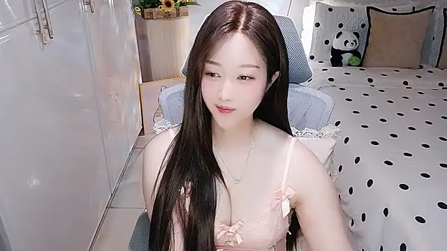 Snapshot of Angelucky- chatting on July 2026 07:38:01 PM Angelucky- online show from July 2026 07:38:01 PM