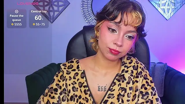 Honeyy Taylor online show from July 2026 02:12:02 PM