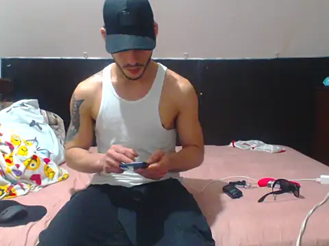 MAIKELCANTILLO25 online show from August 2026 11:07:02 PM