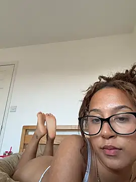 prettypeachyxx online show from June 2026 06:01:02 PM