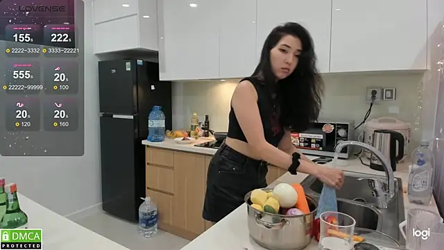 Snapshot of miko_kimura chatting on February 2025 03:43:01 PM miko kimura online show from February 2025 03:43:01 PM