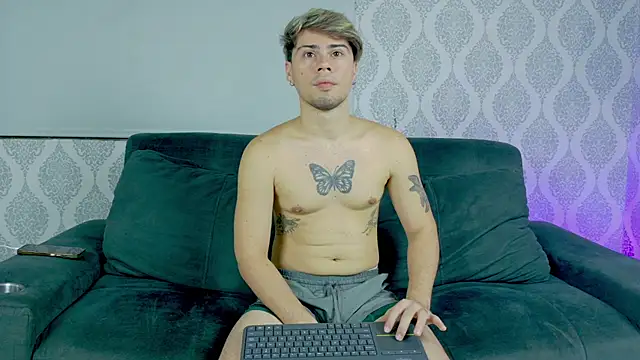 Snapshot of Twinfire_zeus chatting on July 2026 01:10:01 PM Twinfire zeus online show from July 2026 01:10:01 PM