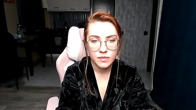 Reginasmilee online show from November 2025 02:42:02 AM