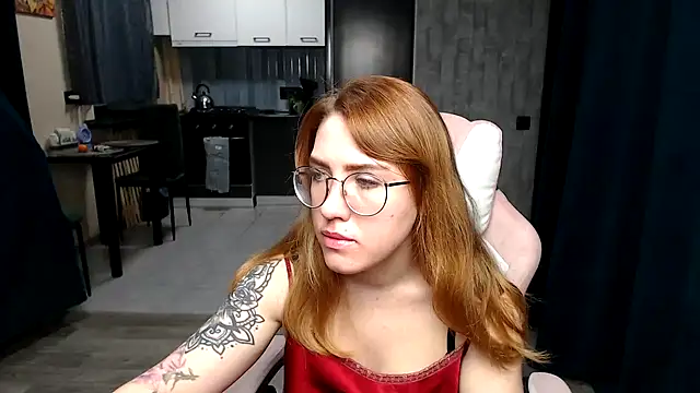 Reginasmilee online show from November 2025 01:38:01 AM