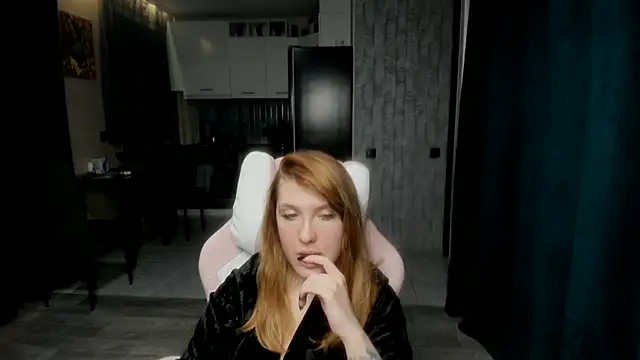 Reginasmilee online show from November 2025 03:03:02 PM