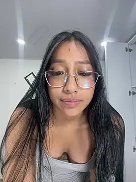 Snapshot of Bella_hart chatting on July 2026 04:05:02 AM Bella hart online show from July 2026 04:05:02 AM