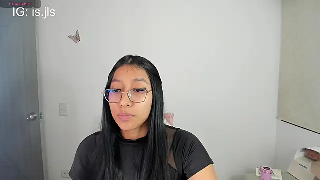 Snapshot of Bella_hart chatting on July 2026 04:28:01 AM Bella hart online show from July 2026 04:28:01 AM