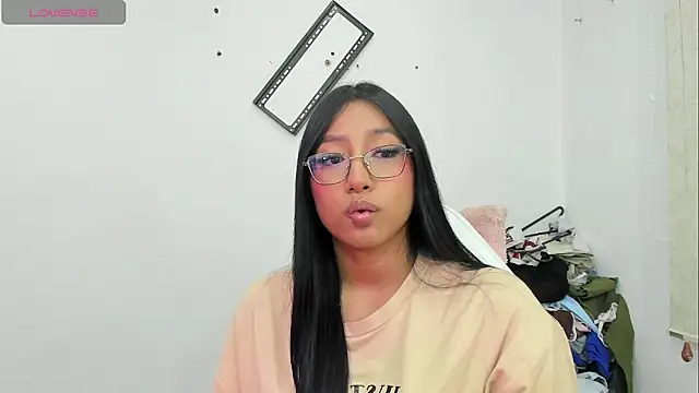 Snapshot of Bella_hart chatting on July 2026 07:34:01 AM Bella hart online show from July 2026 07:34:01 AM
